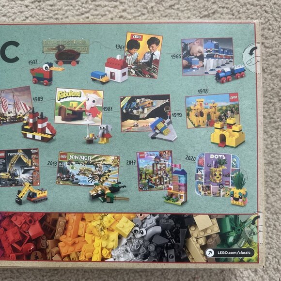 Lego Classic 90 Years of Play! Set # 11021 Sealed NEW 1100 pieces Retired Set - Picture 10 of 10